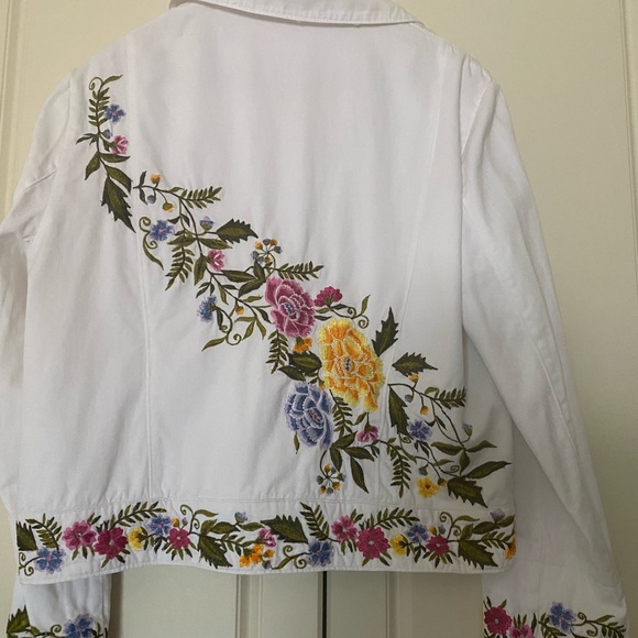 VINTAGE 100% COTTON WHITE FLORAL EMBROIDERED, LINED JACKET. - Picture 6 of 15